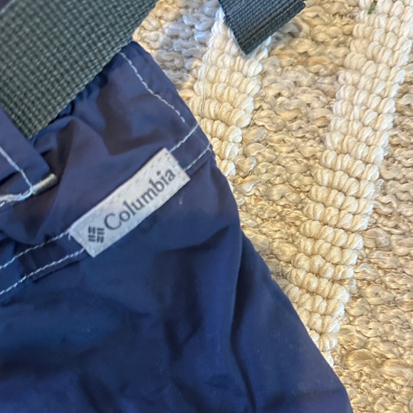 Columbia Women's Navy Shorts - Picture 3 of 3